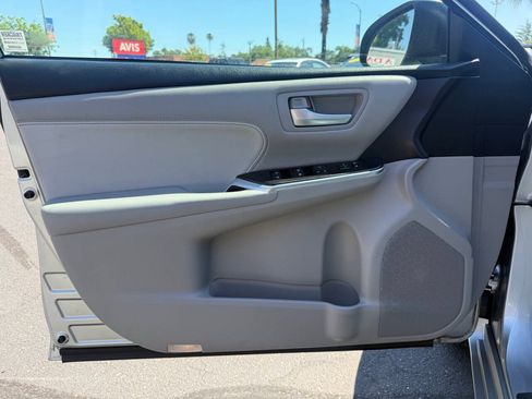 Used 2017 Toyota Camry XLE w/ Moonroof Package FWD image 10