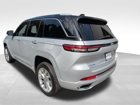 Used 2023 Jeep Grand Cherokee Summit w/ Luxury Tech Group V AWD/4WD image 3