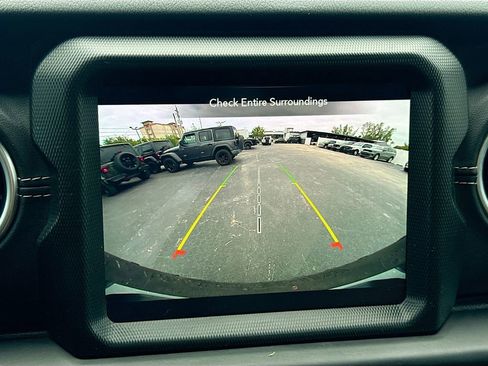 Used 2023 Jeep Wrangler Unlimited Rubicon 4xe AWD/4WD image 15
