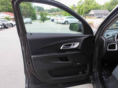 Used 2017 Chevrolet Equinox LT FWD image 11