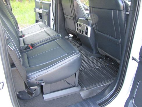Used 2022 Ford F250 Lariat w/ Lariat Value Package AWD/4WD image 18
