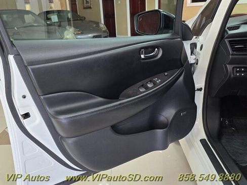 Used 2018 Nissan Leaf SL w/ SL Technology Package FWD image 11
