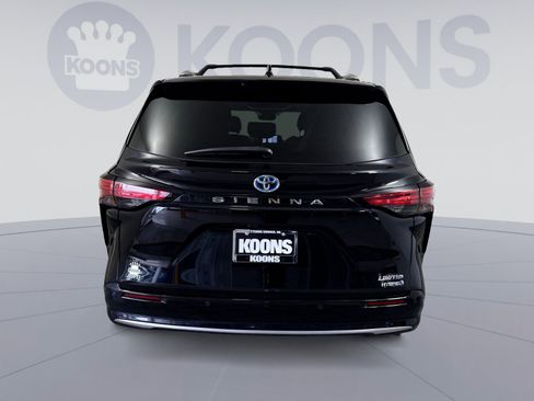 Used 2023 Toyota Sienna Limited AWD/4WD image 5