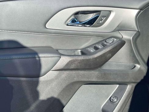 Used 2023 Chevrolet Traverse LT image 14