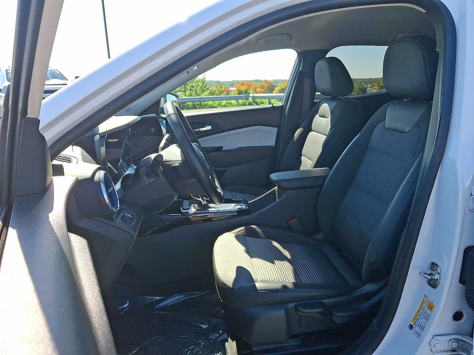 Used 2024 Chevrolet Trax LT w/ Driver Confidence Package FWD image 13