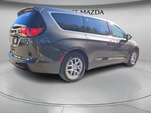 Used 2023 Chrysler Voyager LX image 8