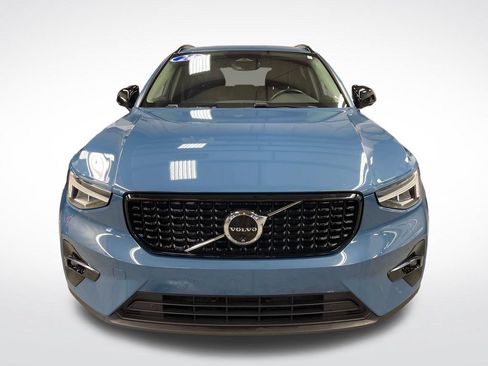 Used 2024 Volvo XC40 B5 Plus AWD/4WD image 11