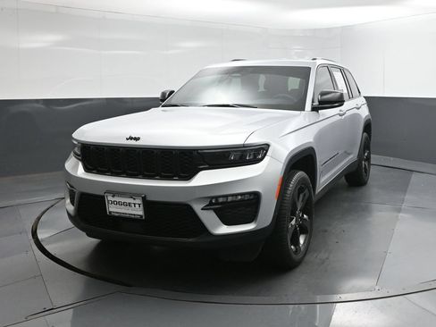 Used 2025 Jeep Grand Cherokee Limited w/ Black Appearance Package RWD image 22