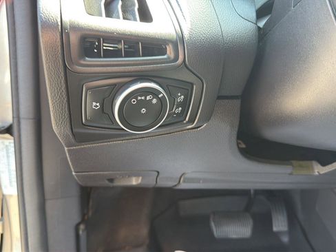Used 2016 Ford Focus SE FWD image 11
