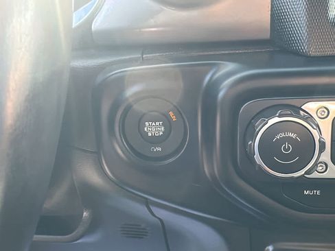 Used 2019 Jeep Wrangler Sport AWD/4WD image 23