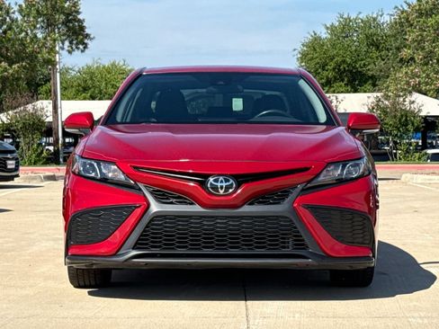 Used 2024 Toyota Camry SE FWD image 2