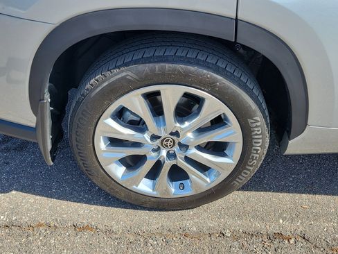 Used 2024 Toyota Highlander Limited AWD/4WD image 41