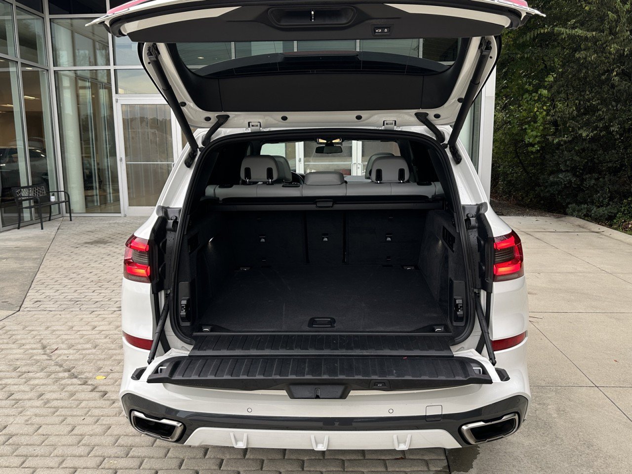 Used 2023 BMW X5 M50i AWD/4WD image 11