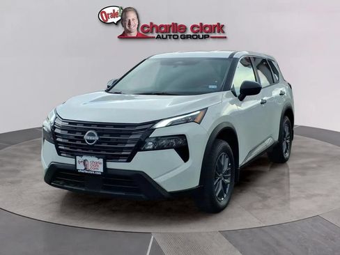 Used 2026 Nissan Rogue S FWD image 2
