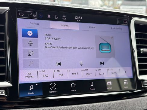 Used 2024 Chrysler Pacifica Touring-L image 18