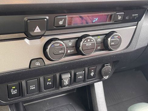 Used 2021 Toyota Tacoma TRD Sport w/ TRD Premium Sport Package image 7