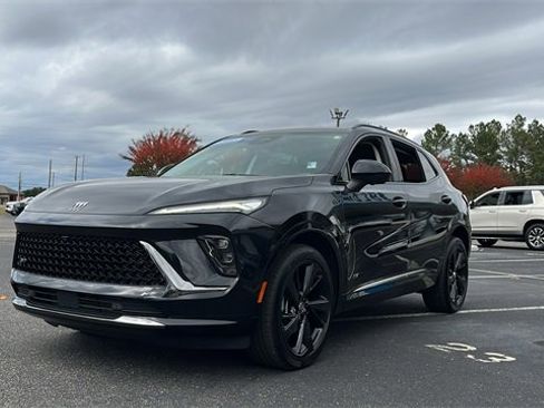 Certified 2025 Buick Envision Sport Touring image 3