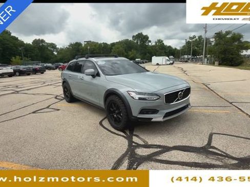 Used 2025 Volvo V90 B6 Cross Country Plus w/ Protection Package Premier AWD/4WD image 2