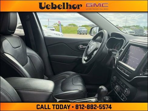 Used 2023 Jeep Cherokee Altitude Lux AWD/4WD image 2
