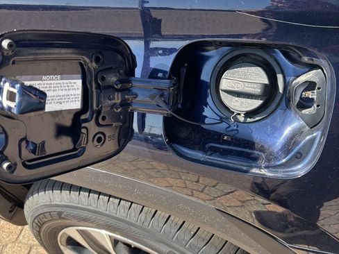 Used 2022 Toyota Highlander XLE image 39