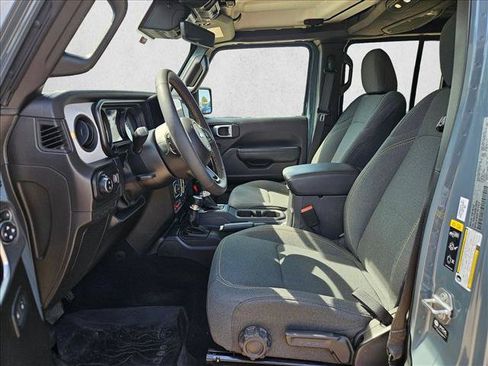 Used 2024 Jeep Gladiator Sport AWD/4WD image 14