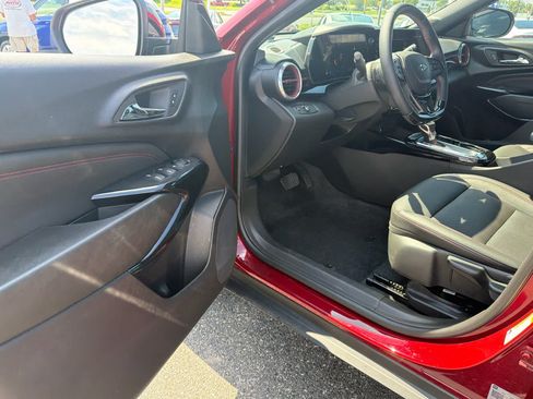 Certified 2024 Chevrolet Trax RS w/ Sunroof Package FWD image 6