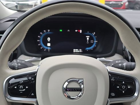 Used 2023 Volvo S60 T8 Plus image 21