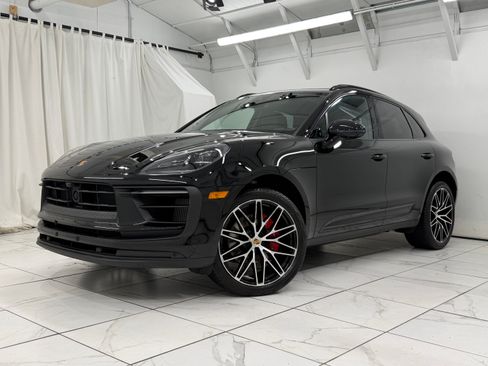 Certified 2024 Porsche Macan S AWD/4WD image 1