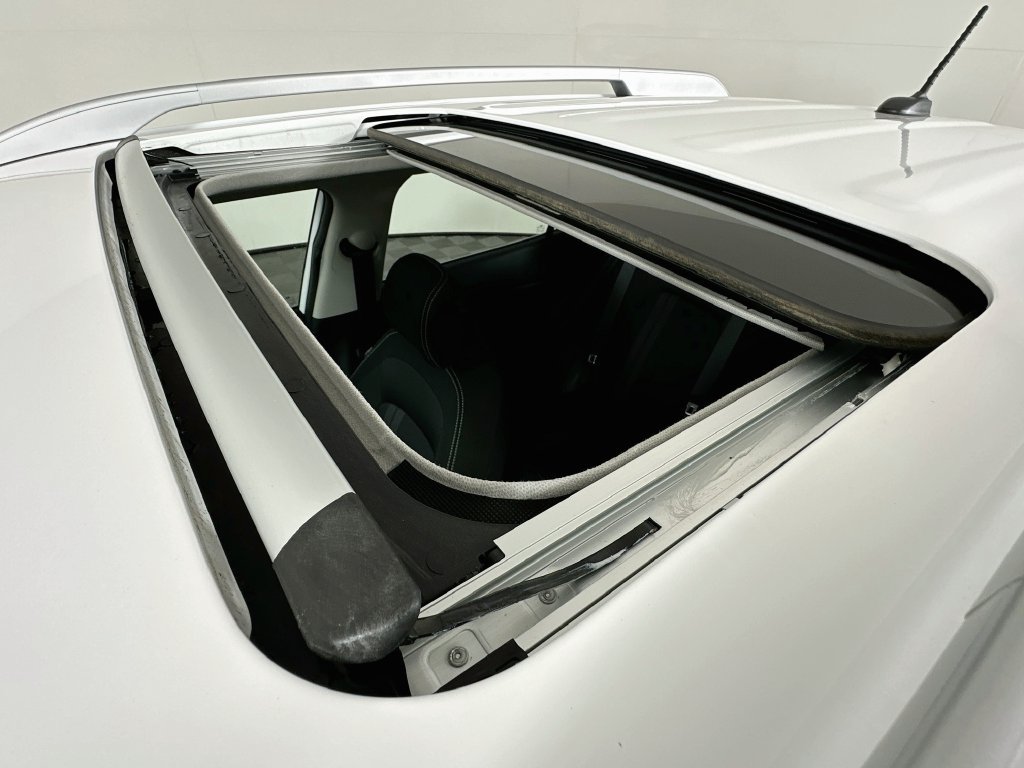 Used 2026 Hyundai Venue SEL FWD image 21