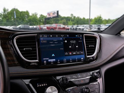 Used 2021 Chrysler Pacifica Pinnacle AWD/4WD image 25
