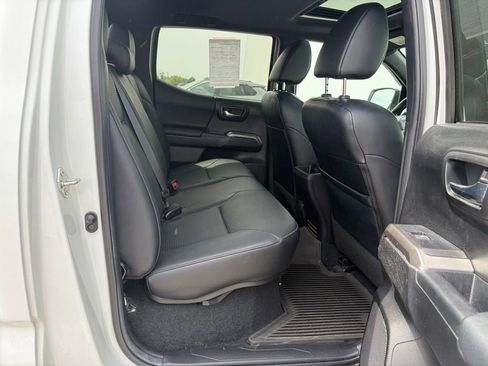 Used 2022 Toyota Tacoma Limited AWD/4WD image 21