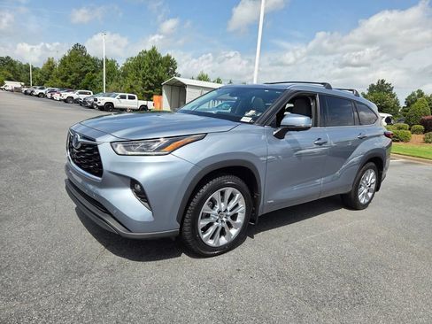 Used 2023 Toyota Highlander Limited AWD/4WD image 3