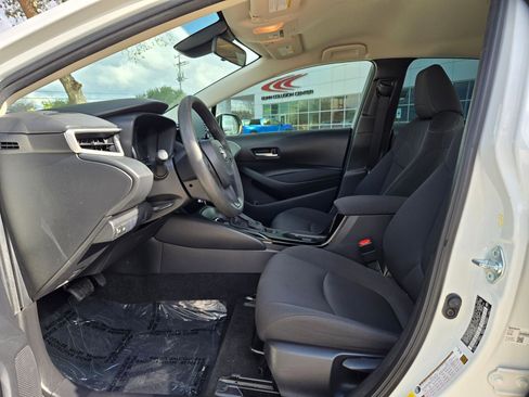 Used 2021 Toyota Corolla LE image 9