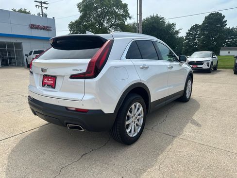 Used 2023 Cadillac XT4 Luxury w/ Cold Weather Package FWD image 3