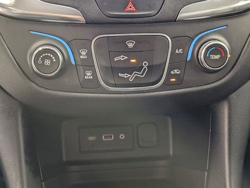 Used 2020 Chevrolet Equinox LT image 22