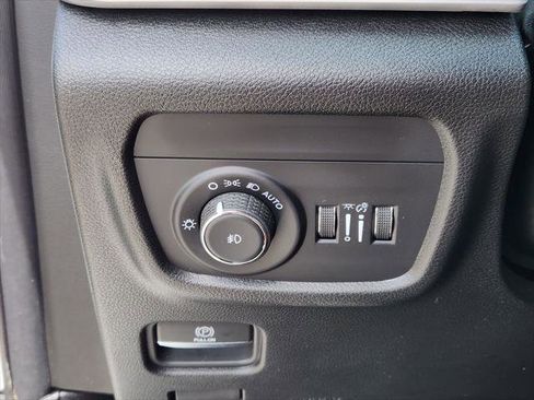 Certified 2025 Jeep Grand Cherokee Limited w/ Black Appearance Package image 28