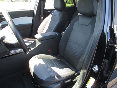 Used 2025 Chevrolet Trax LT w/ Driver Confidence Package FWD image 19