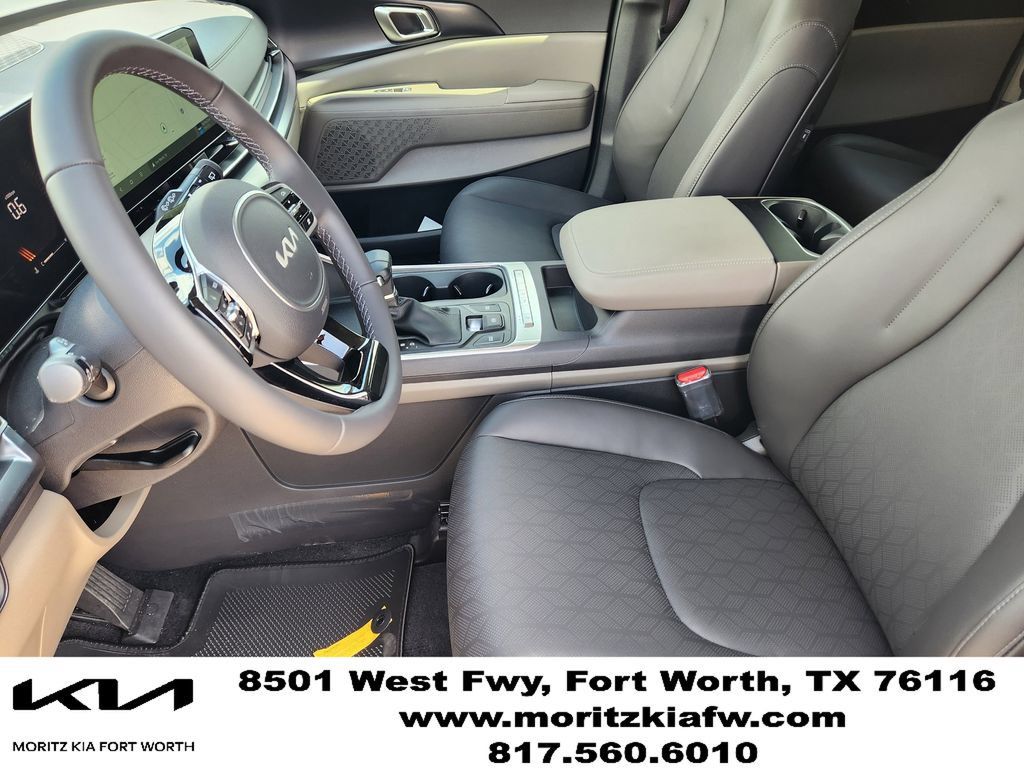 New 2026 Kia Carnival FWD image 9