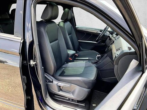 Used 2023 Volkswagen Tiguan SE R-Line FWD image 9