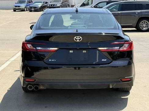 Used 2025 Toyota Camry SE FWD image 5