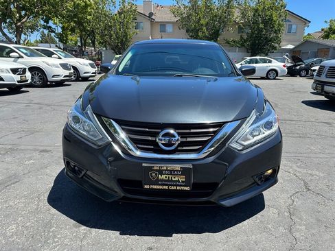 Used 2016 Nissan Altima 2.5 SV FWD image 2