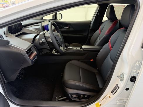 Certified 2025 Toyota Prius Plug-In Hybrid image 3