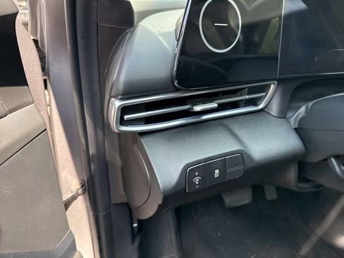 Used 2024 Hyundai Elantra Limited image 11