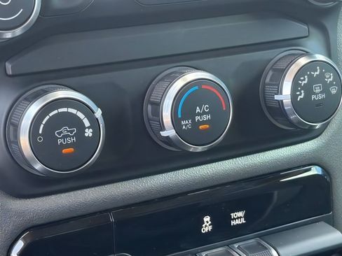 Used 2019 RAM 1500 Big Horn RWD image 30