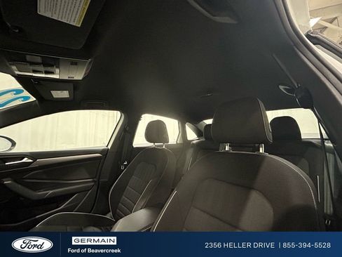 Used 2022 Volkswagen Jetta Sport image 16