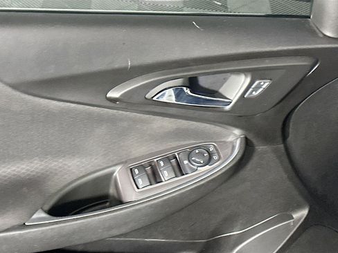 Used 2018 Chevrolet Malibu LT image 15