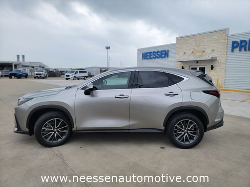 Used 2025 Lexus NX 250 FWD w/ Accessory Package (2T) image 4