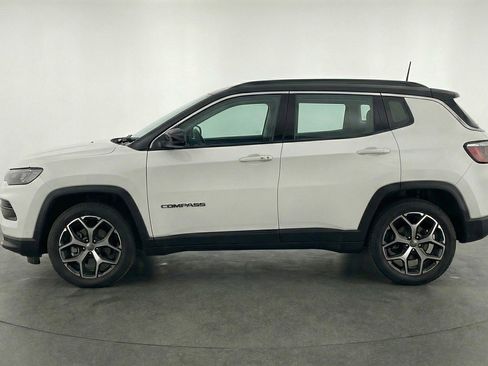 Used 2025 Jeep Compass Limited image 5
