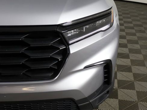 Used 2025 Honda Pilot Sport image 14