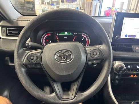 Used 2025 Toyota RAV4 XLE AWD/4WD image 22